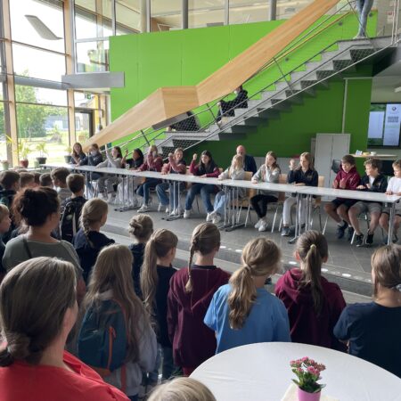 Begrüßung im Foyer